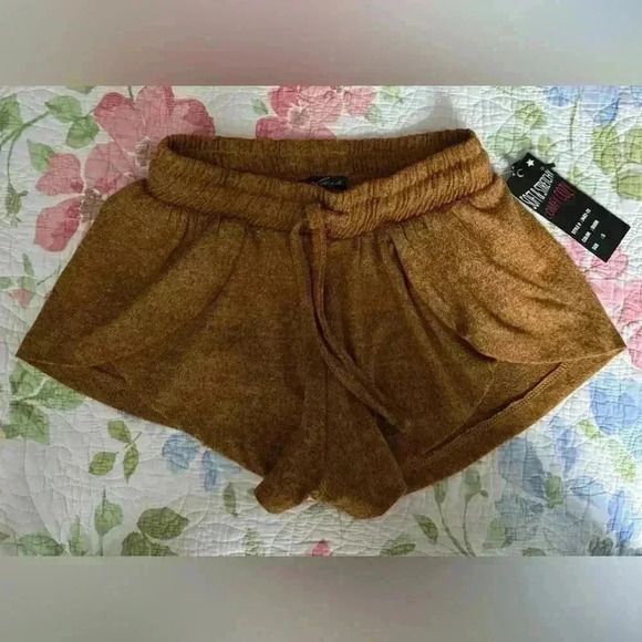 FREE 🆕Splash  Shorts - Picture 6 of 14